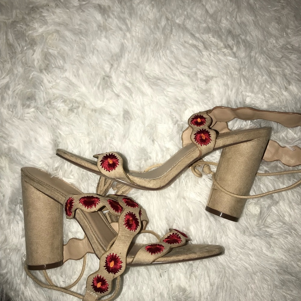 Super Cute Strappy Heels - Picture 3 of 4